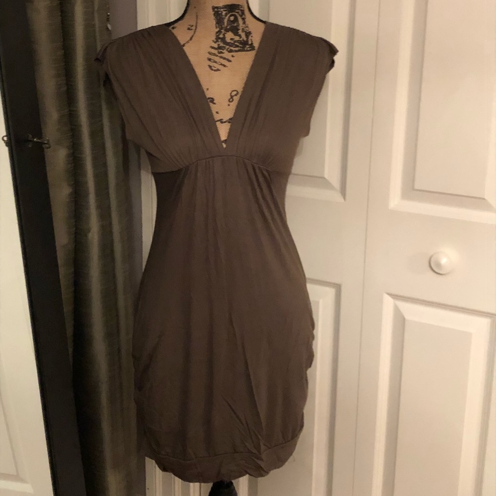 Arden B vneck dresd